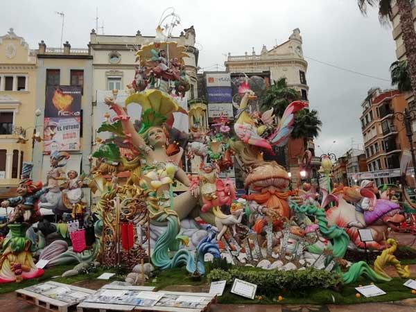 SOM FOC<br>La falla Plaa Major dAlzira presenta la campanya solidria Fem vud a lalzheimer